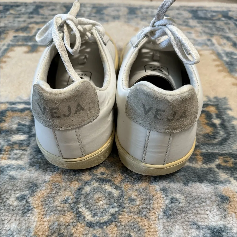 Veja Women’s Leather Logo Sneakers White size 7 - Image 7