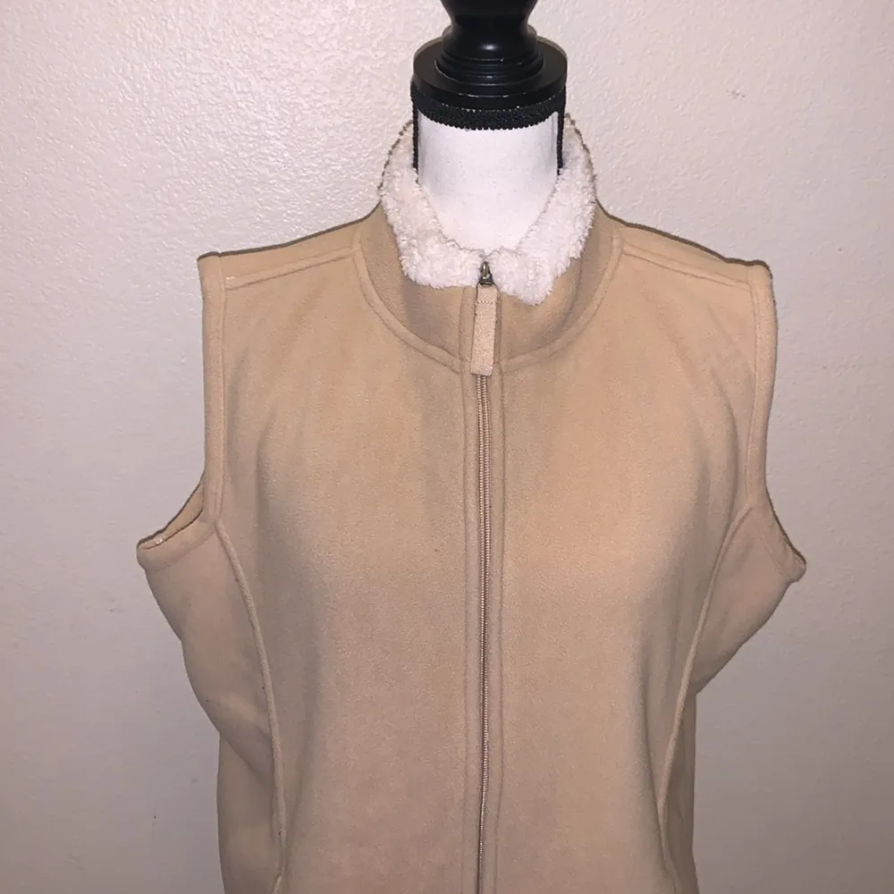 Jane Ashley Sherpa fleece lined sleeveless full zip up vest - Image 2