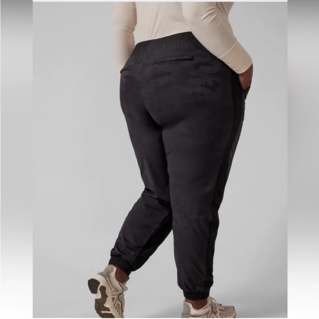 Athleta Lined Brooklyn Black Camo Joggers Plus Workout lounge pants - Image 2