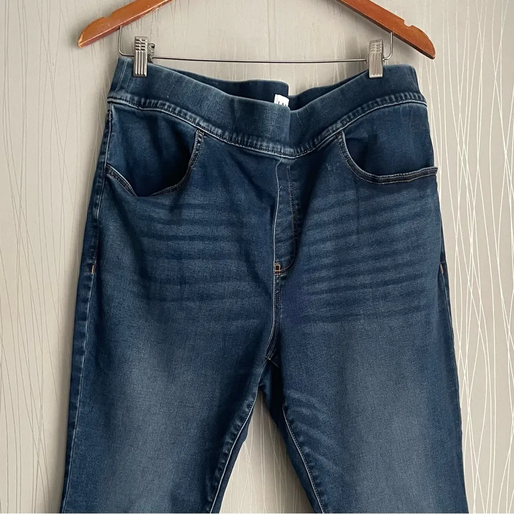 Lane Bryant Cropped Stretch Jeans size 18 - Image 2