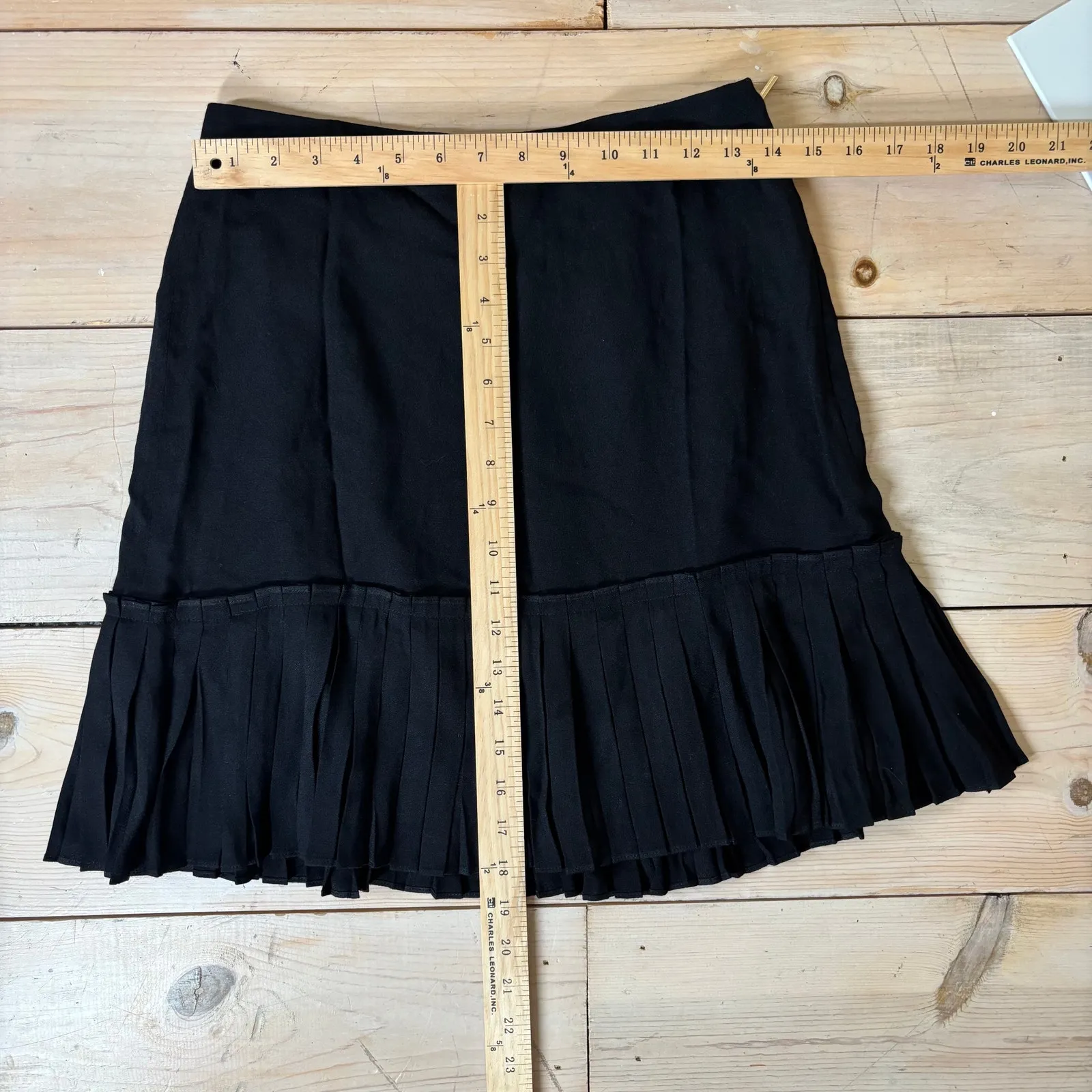 Kate Spade EUC Women's Black Pleated Flounce Mini Skirt Size 4 - Image 5