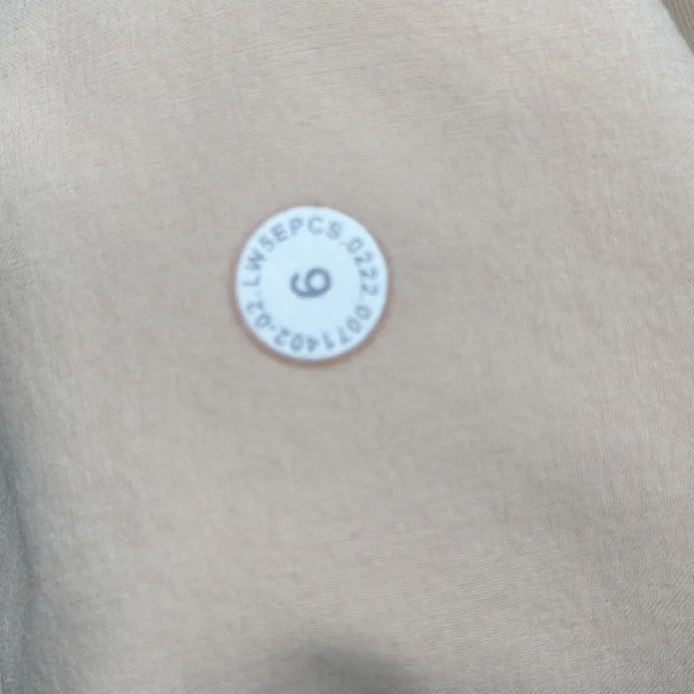 Lululemon Stretch High-Rise Pant 7/8 Length in Prosecco Size: 6 - Image 4