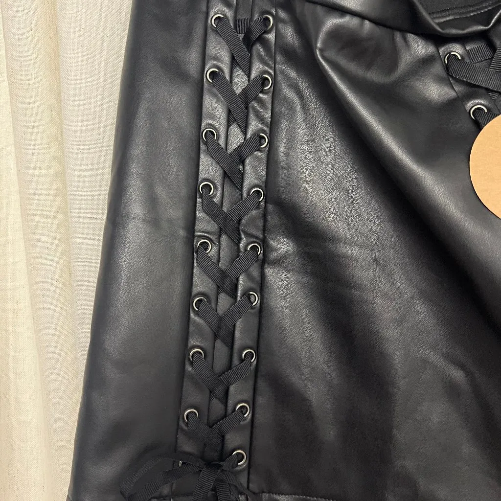 Faux leather Y2K Womens lace up black goth miniskirt Size M - Image 7