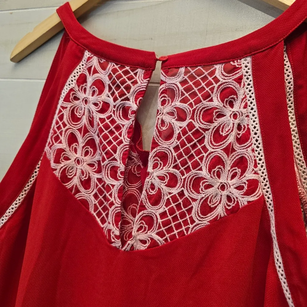 {1X} Torrid Red White Floral Crocheted Sleeveless Top - Image 9