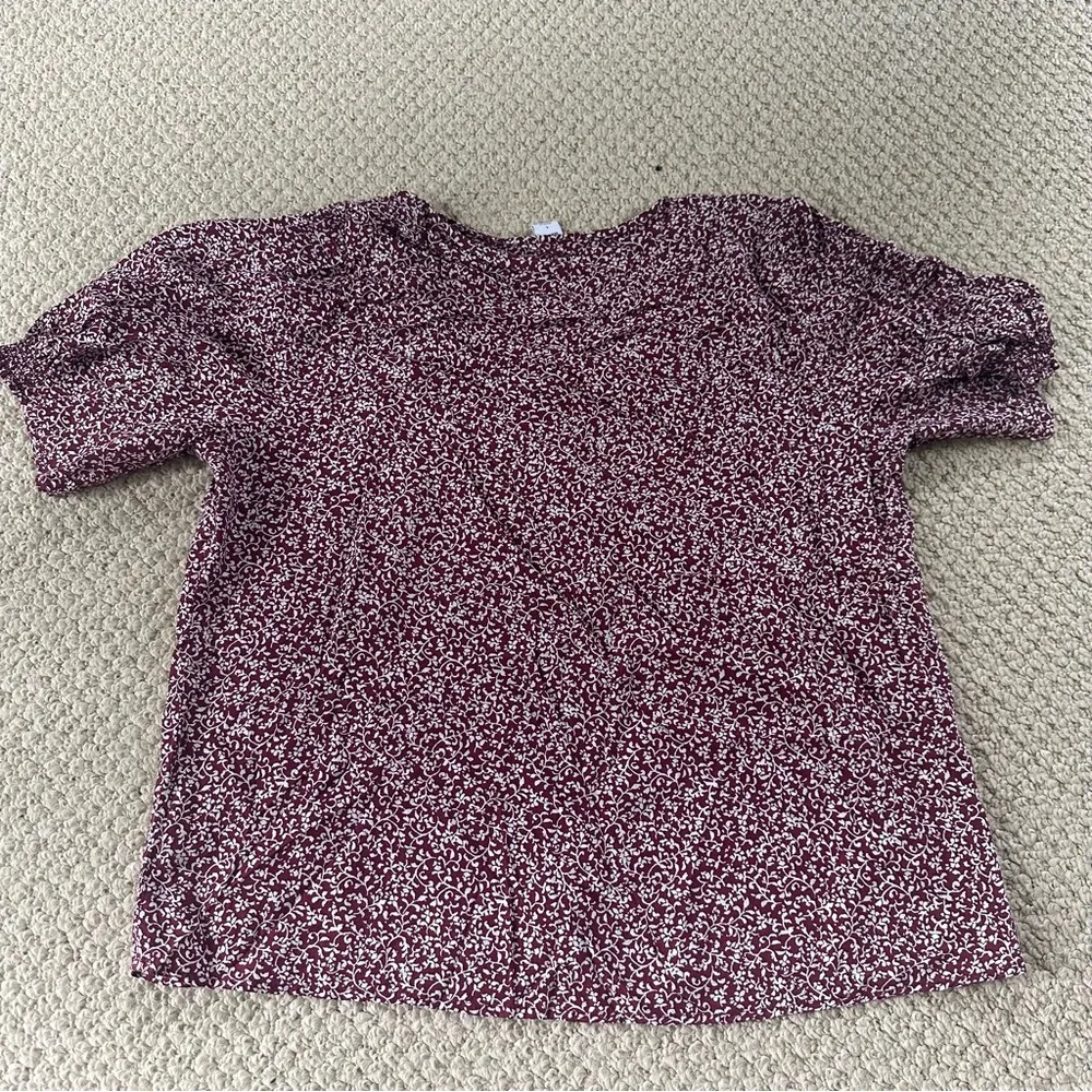Old Navy burgundy floral top - Image 4