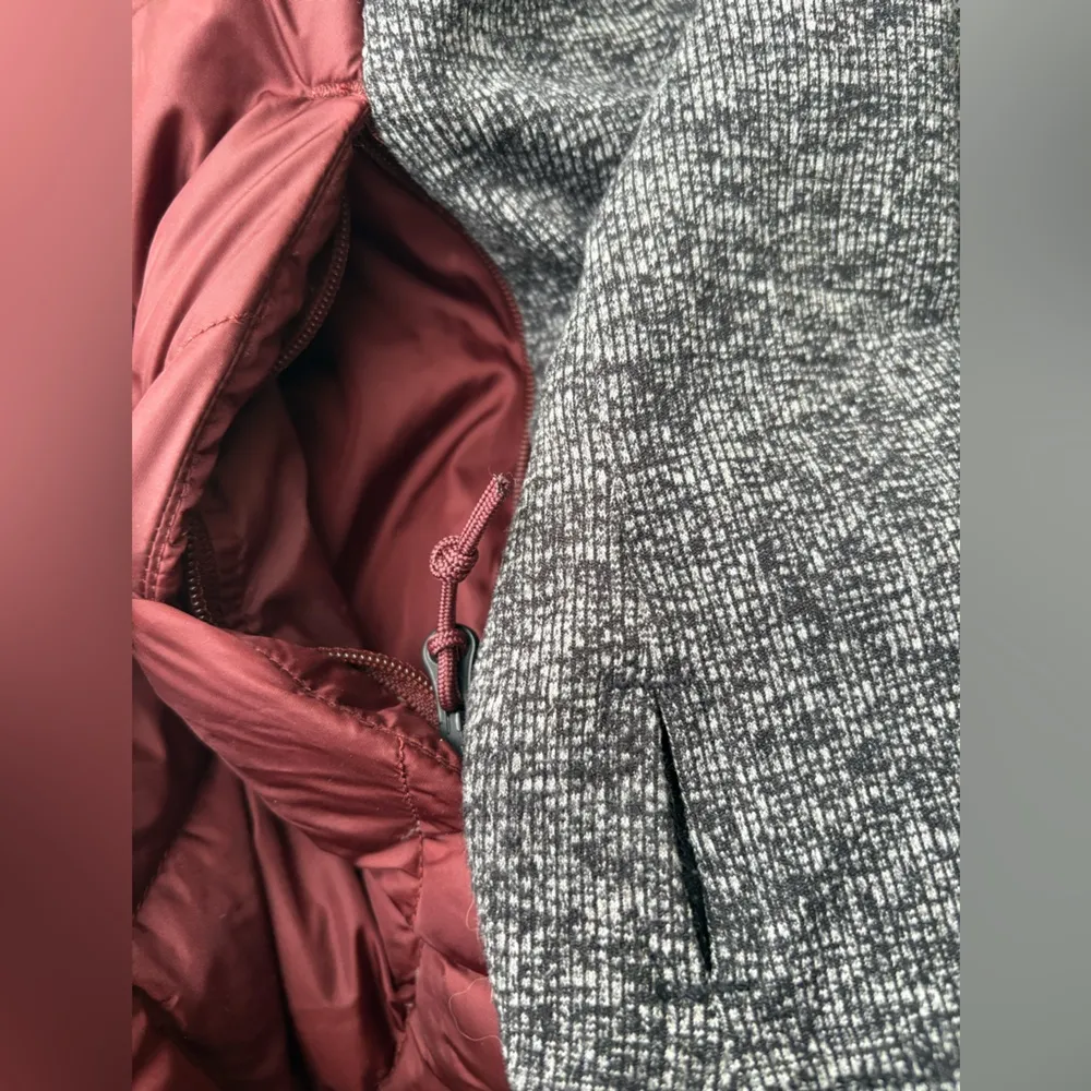 The North Face Harway Hybrid Puffer Jacket in Maroon & Gray Women’s Size Small - Image 4