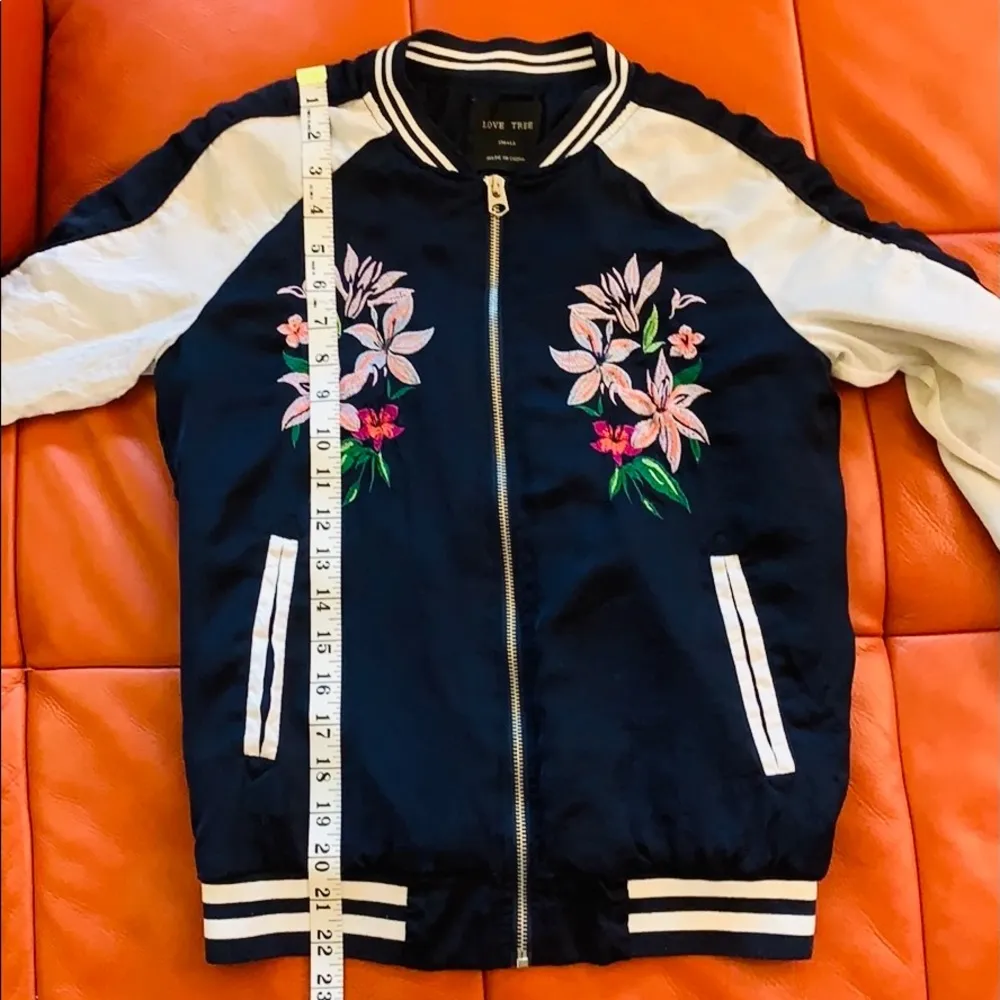 Navy & white floral embroidered bomber jacket. - Image 9