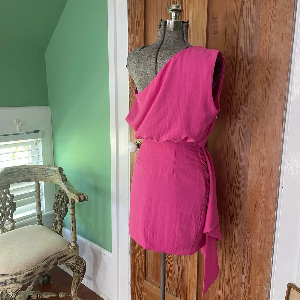 NWT Showpo Niana Mini Drape One Shoulder Dress in Pink - Image 8