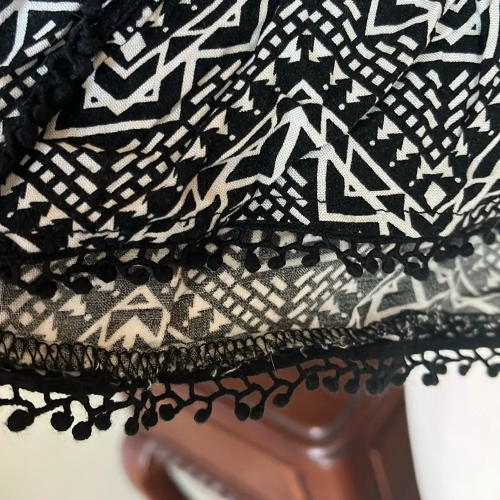 Shorts Elastic Waist Black White Print Tribal Aztec Silky - Image 9