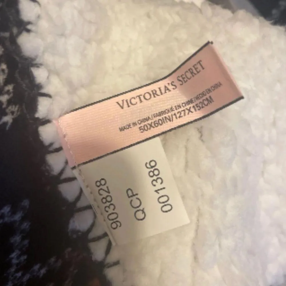 Victoria’s Secret Holiday Sherpa Throw Blanket - Image 4
