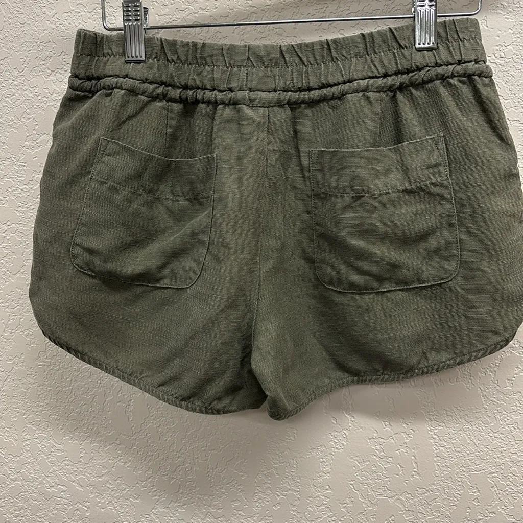 Wilfred Free Linen Blend Shorts in Army Green XS Aritzia - Image 4