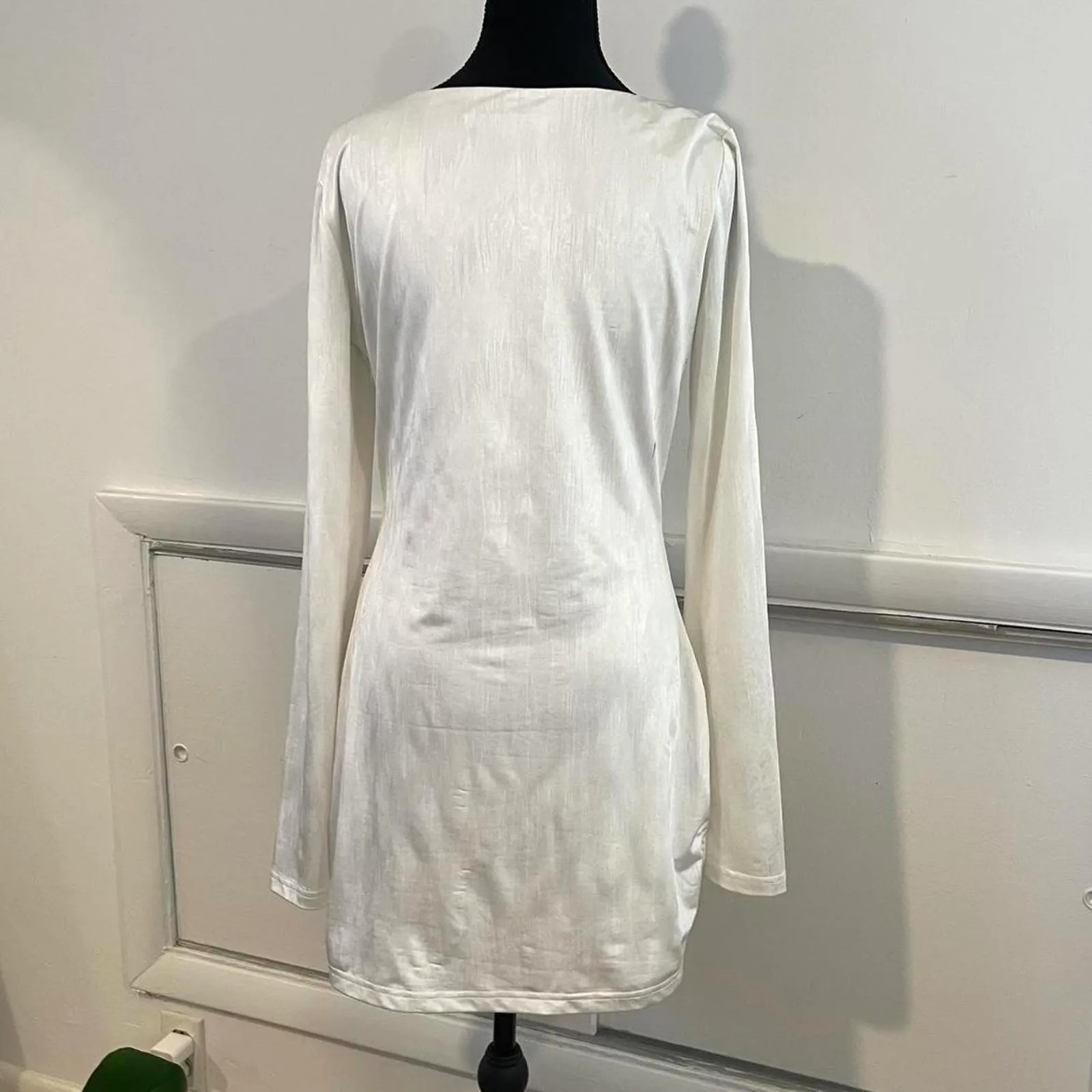 White stinky mini dress with long sleeves and tie front. more to come size large - Image 5