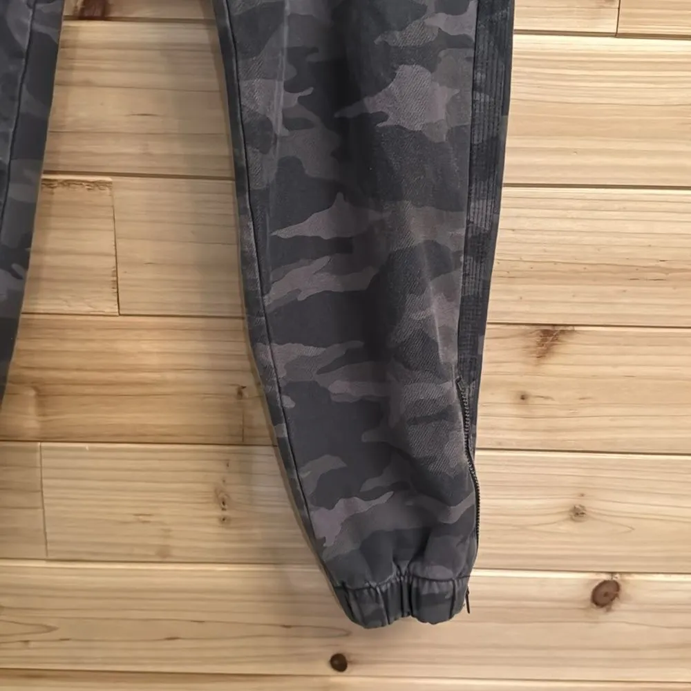 Athleta Size 10 Farallon Camouflage Jogger Pants - Image 4