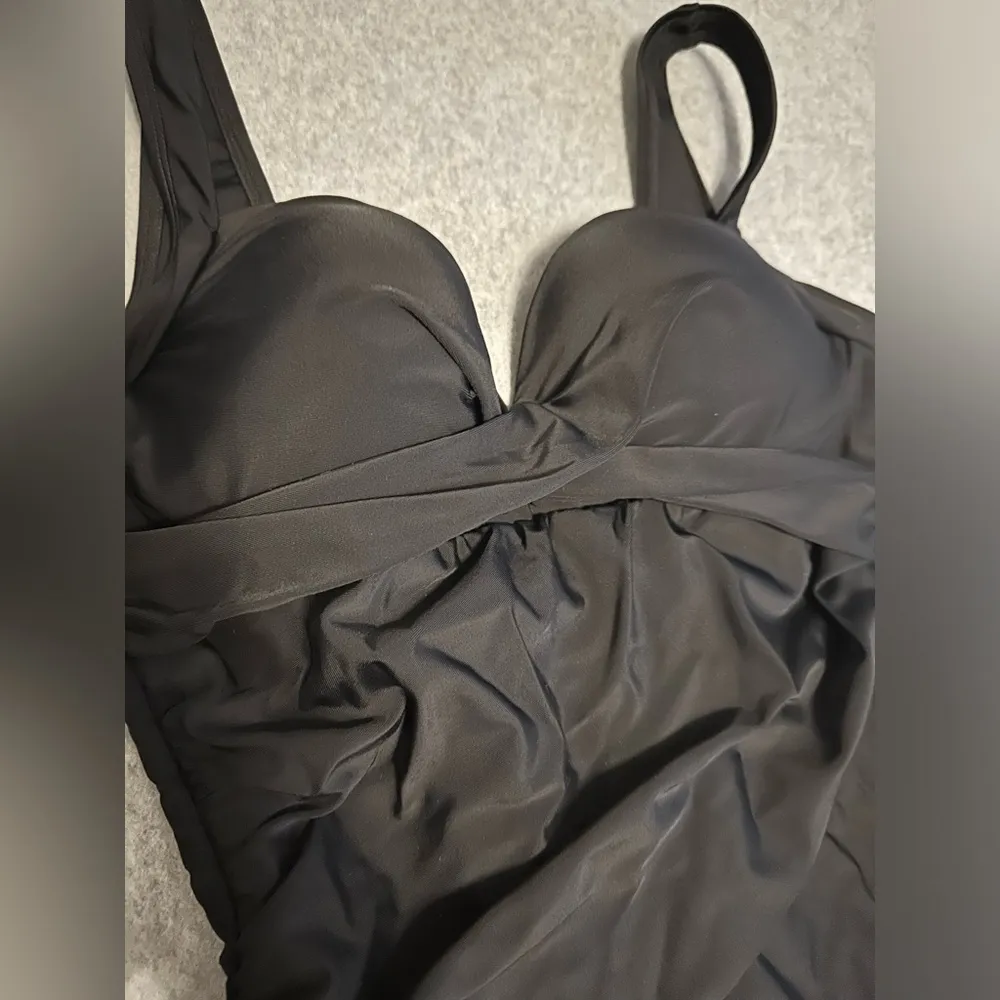 NWT CUPSHE One Piece Swimsuits V Neck Twist Ruched Tummy Control black size S - Image 3