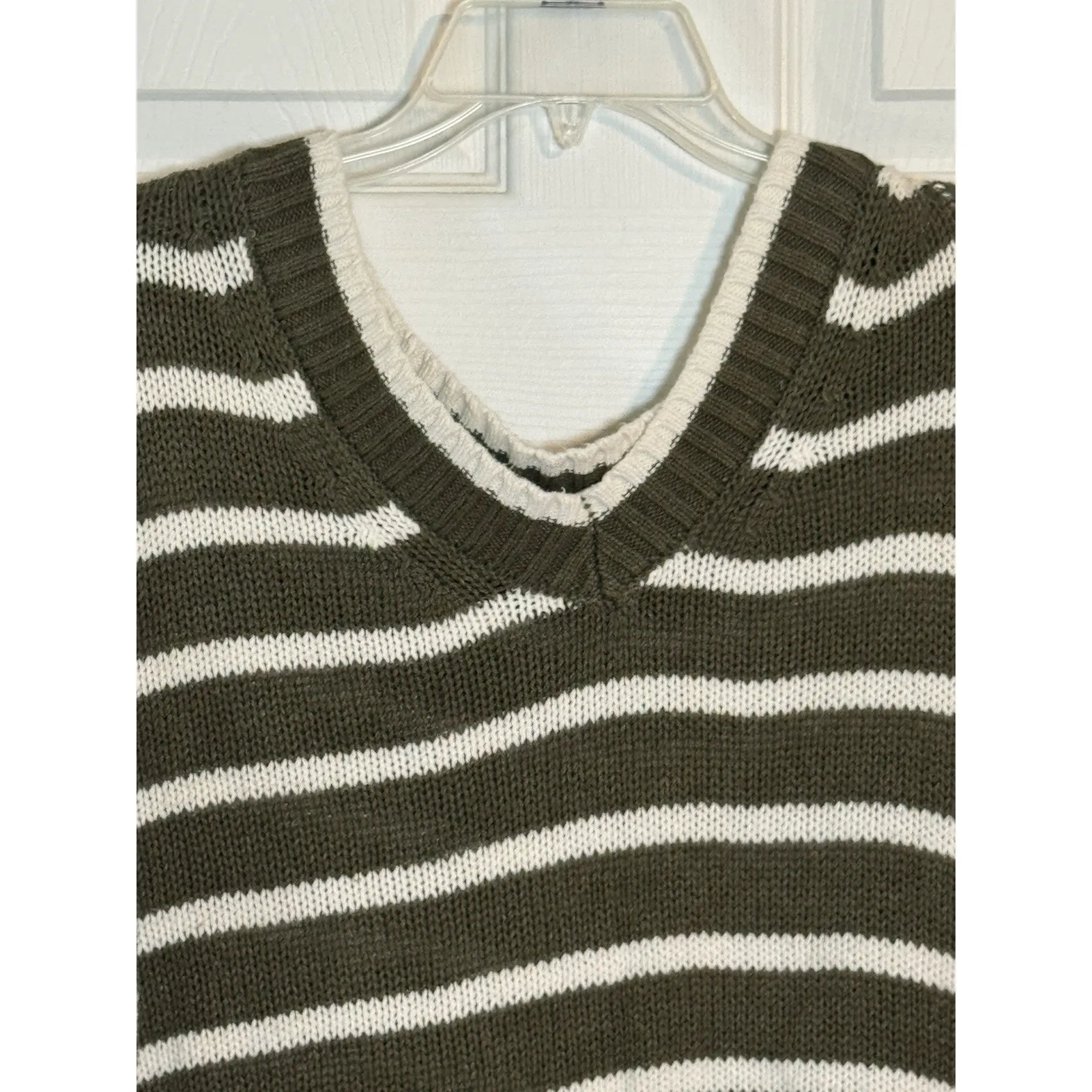 American Eagle Outfitters Women's Cropped Knit Sweater, Olive Green And White, S - Image 2