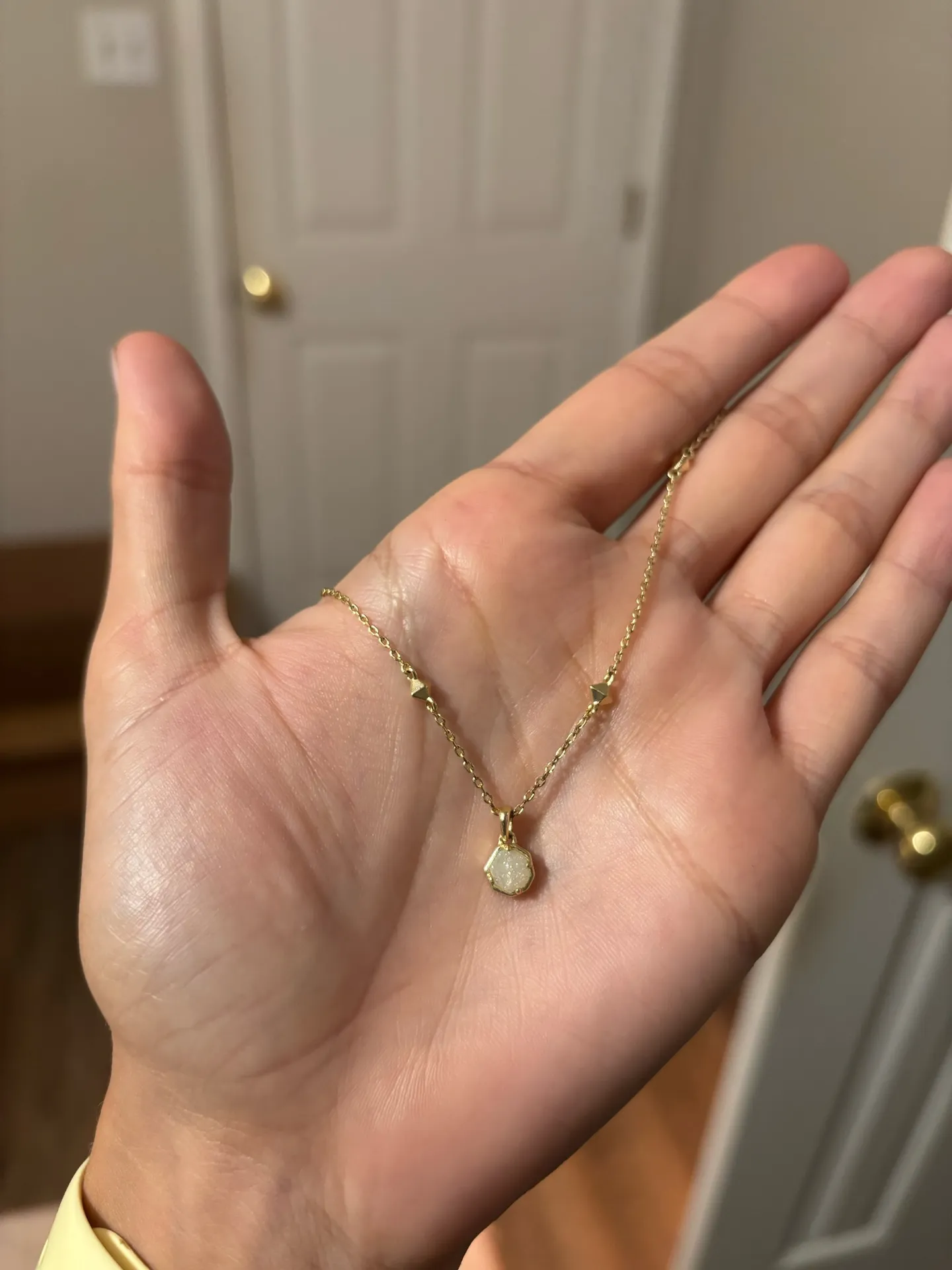 Kendra Scott Necklace and Earrings - Image 4