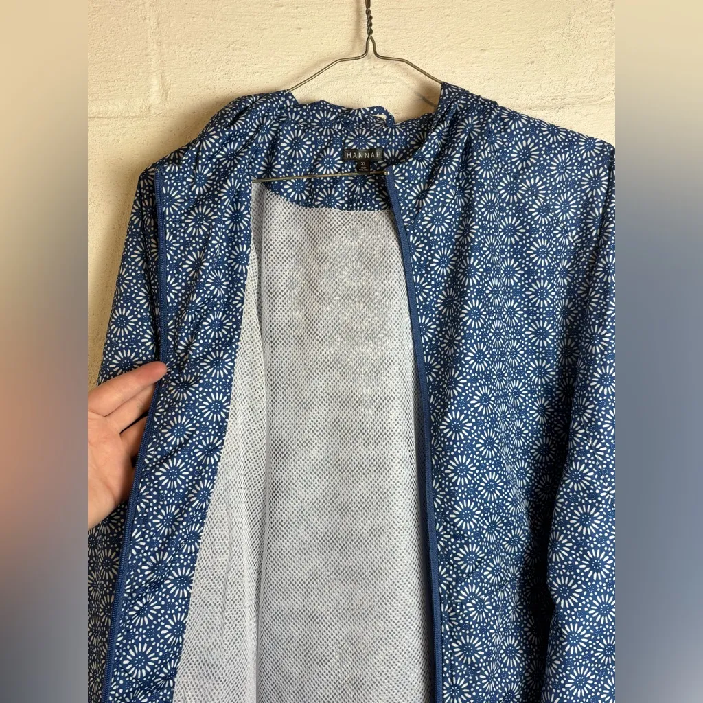 HANNAH Woman’s Blue and White Floral Printed Hooded Chic Rain Jacket Size XL - Image 3