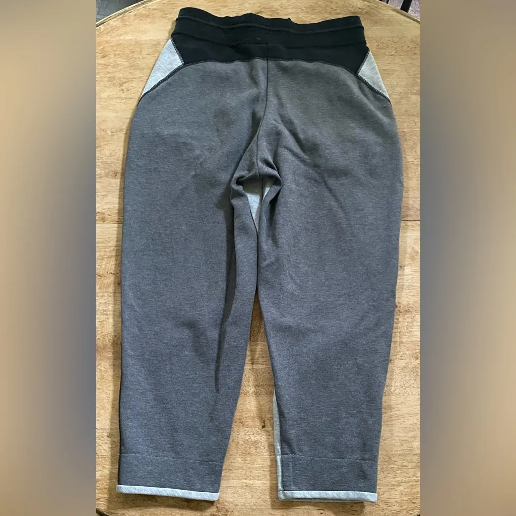 Nike Sportswear Women’s Sz Small Tech Fleece Gray/Black Crop Athletic Pants‎ - Image 6