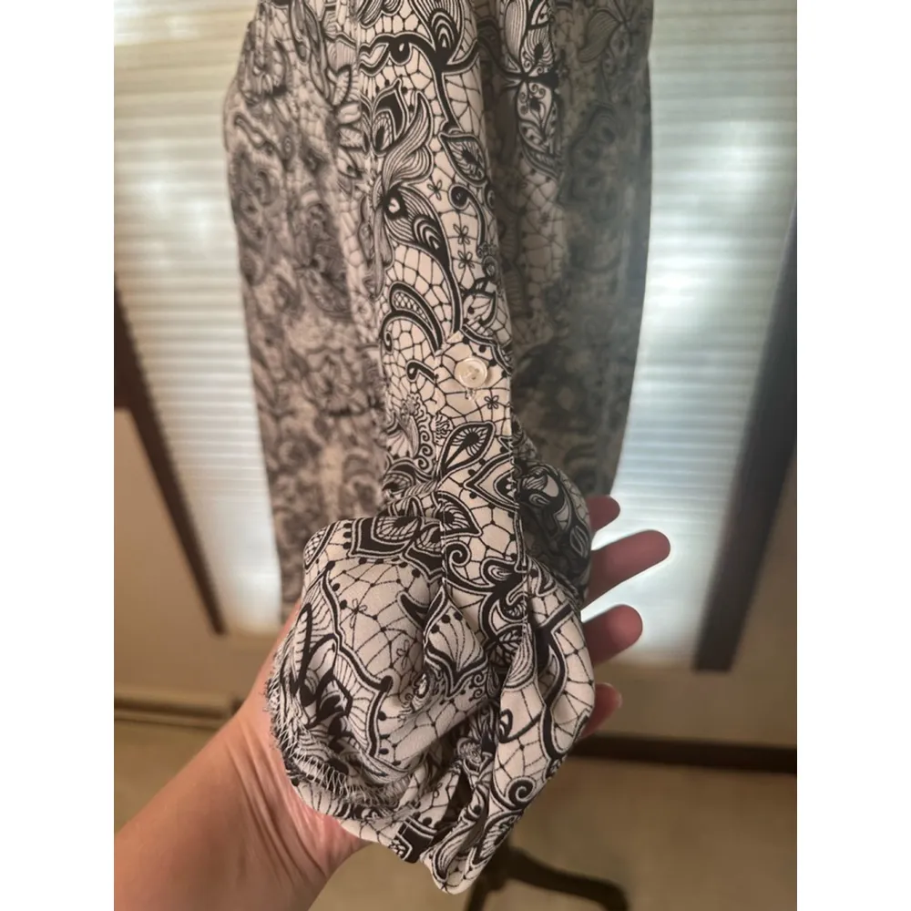 Express Large Black & White Floral Button up Blouse - Image 9