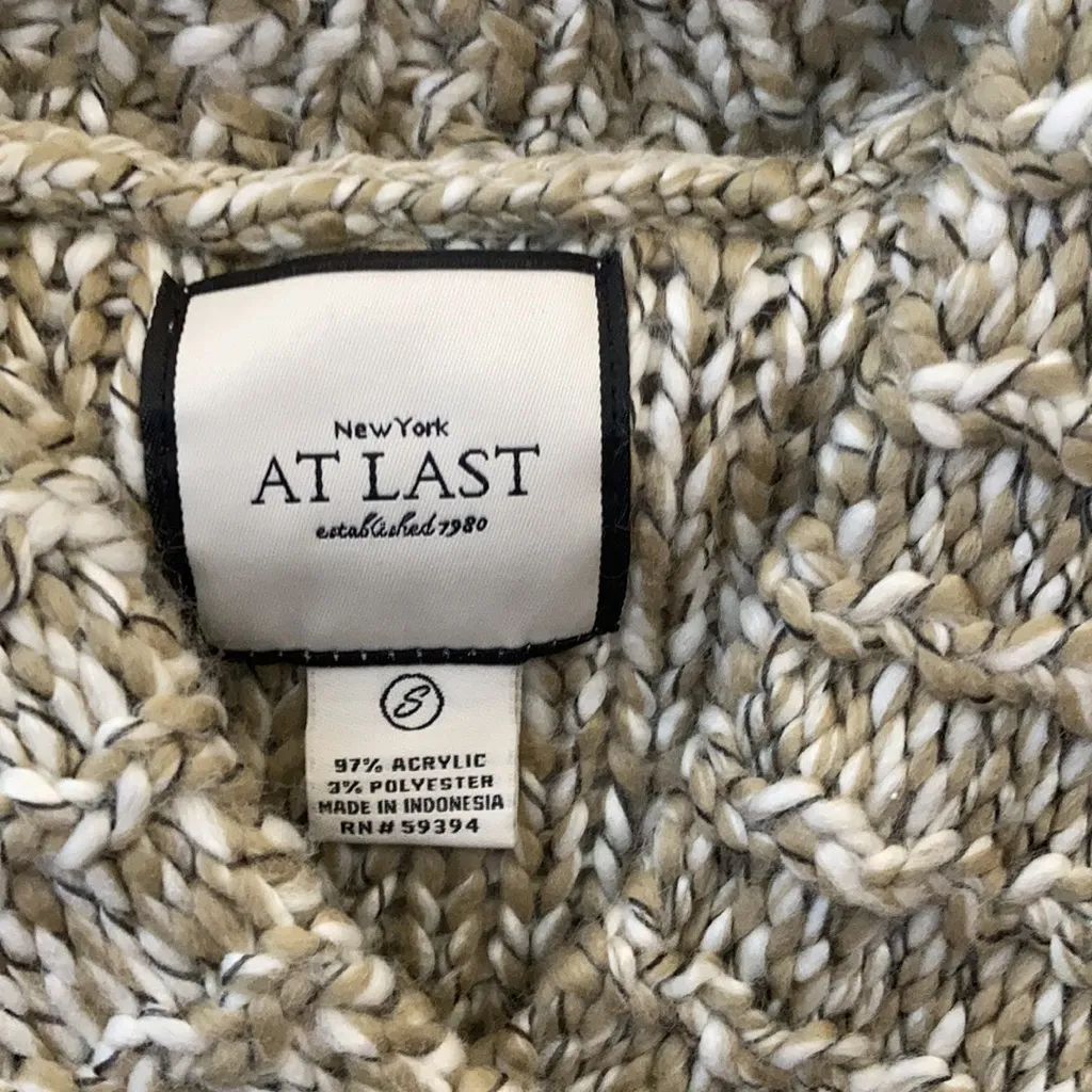 At Last FINAL MARKDOWN Ladies  knit pullover small - Image 4