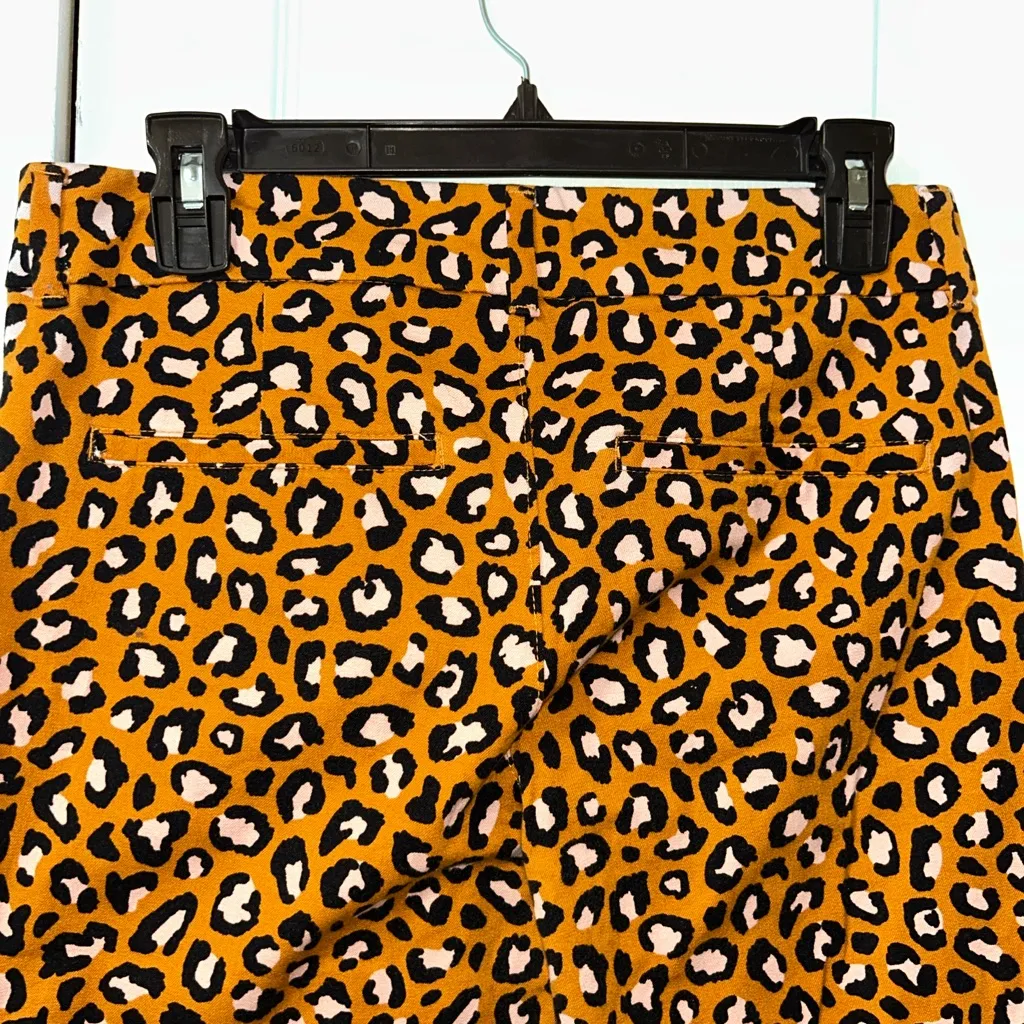 Old Navy Ankle Length Leopard Print Pants(Size 6) - Image 8