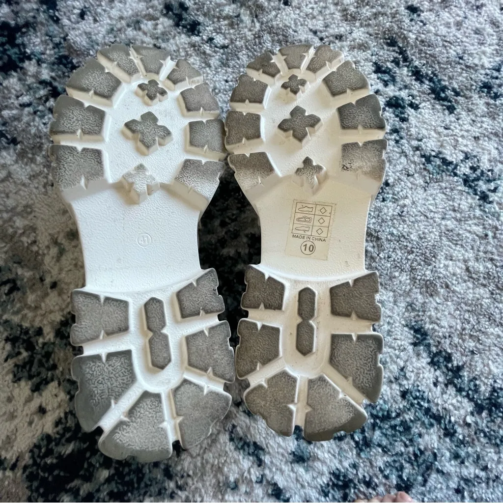 Azalea Wang Loafers Gold Size 10 - Image 4