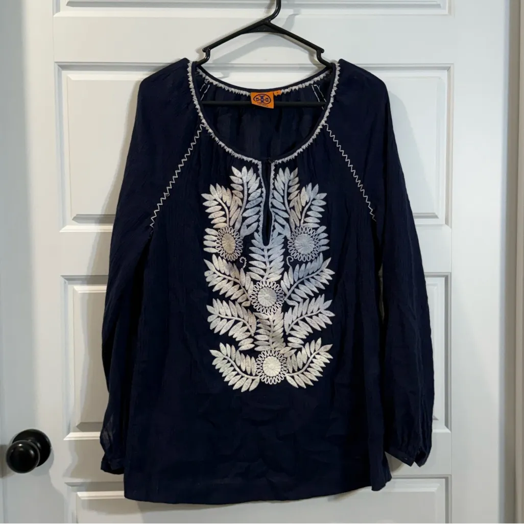 Tory Burch | Kinsley Navy Blue & White Floral Embroidered Top Blouse Keyhole MED - Image 2