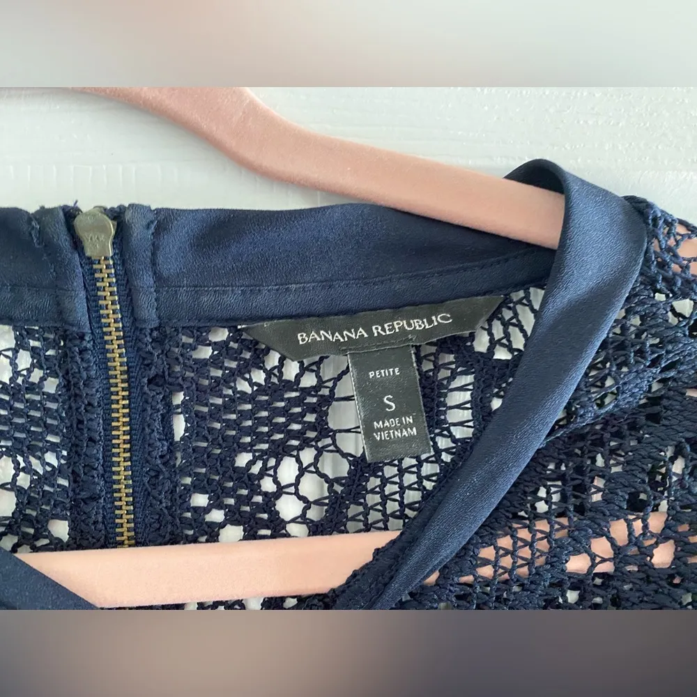 Banana Republic Petite Crochet Lace Blouse Short Sleeve Crewneck Blue Women's S - Image 4