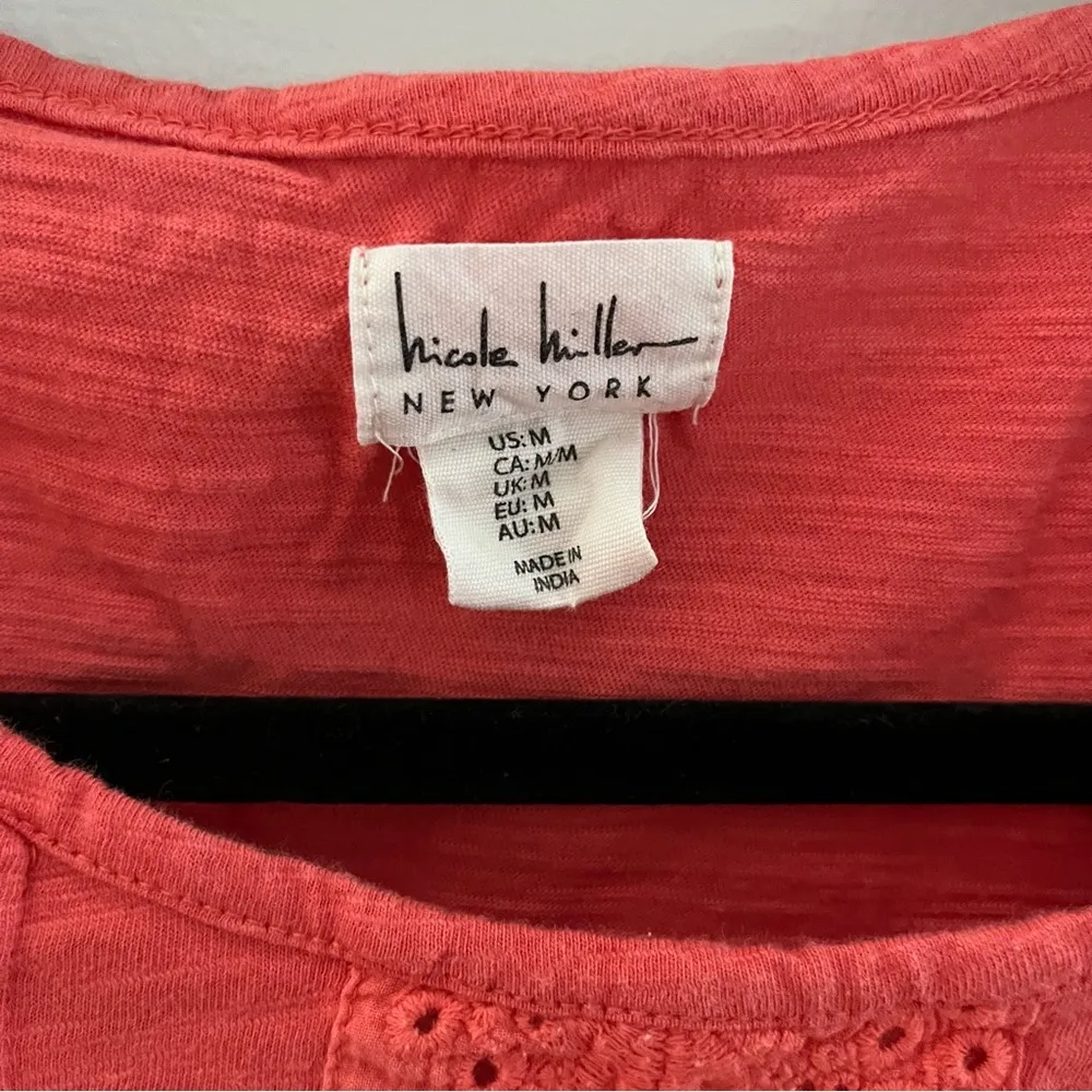 Nicole Miller Cotton Embroidered Short Sleeve Top. Size Medium - Image 4