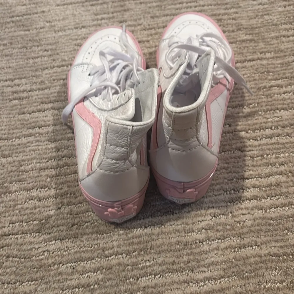 Vans  White and Pink High-Top Sneakers Barbie - Image 2