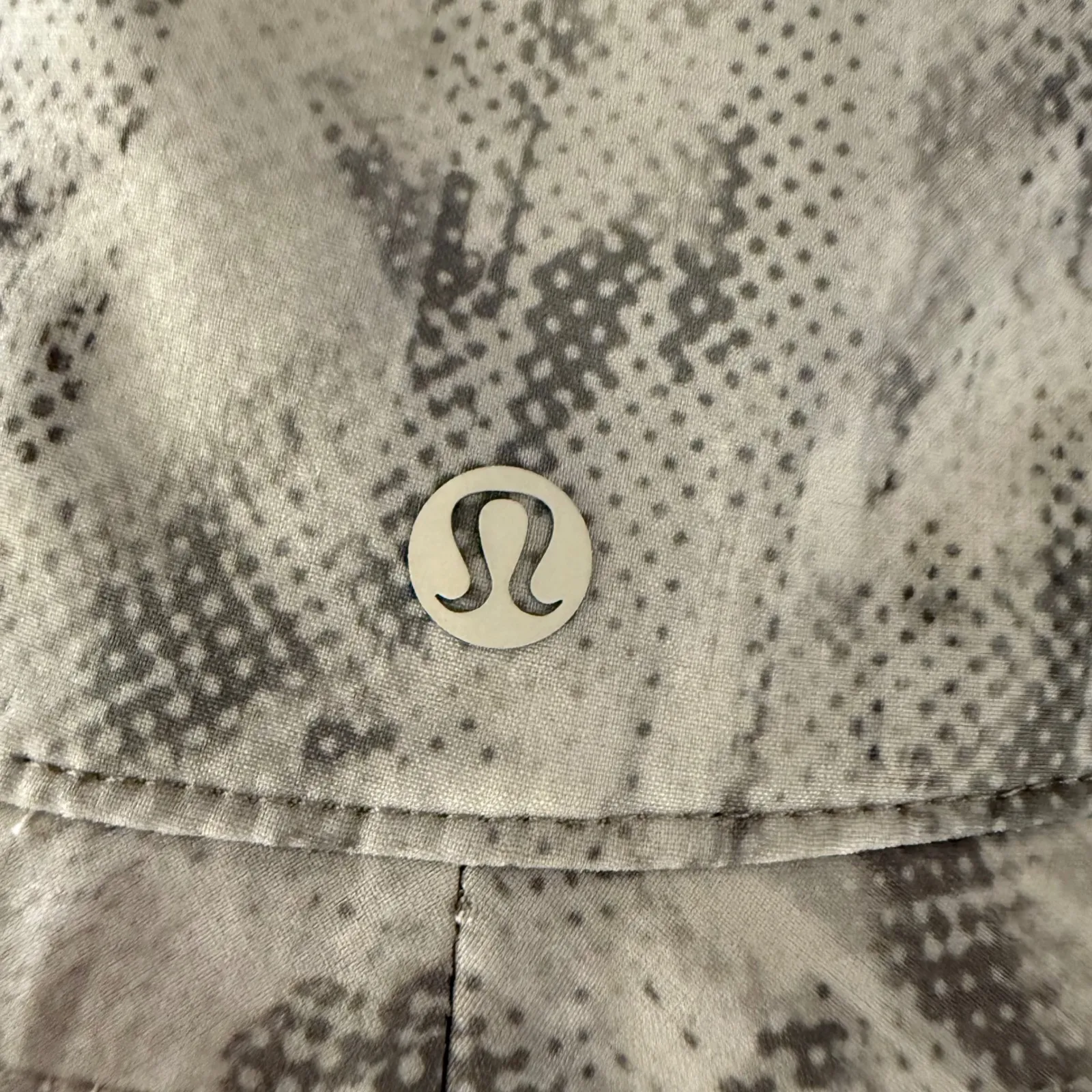 Lululemon‎ Reversible Bucket Hat White Gray Abstract Print Festival Travel - Image 7