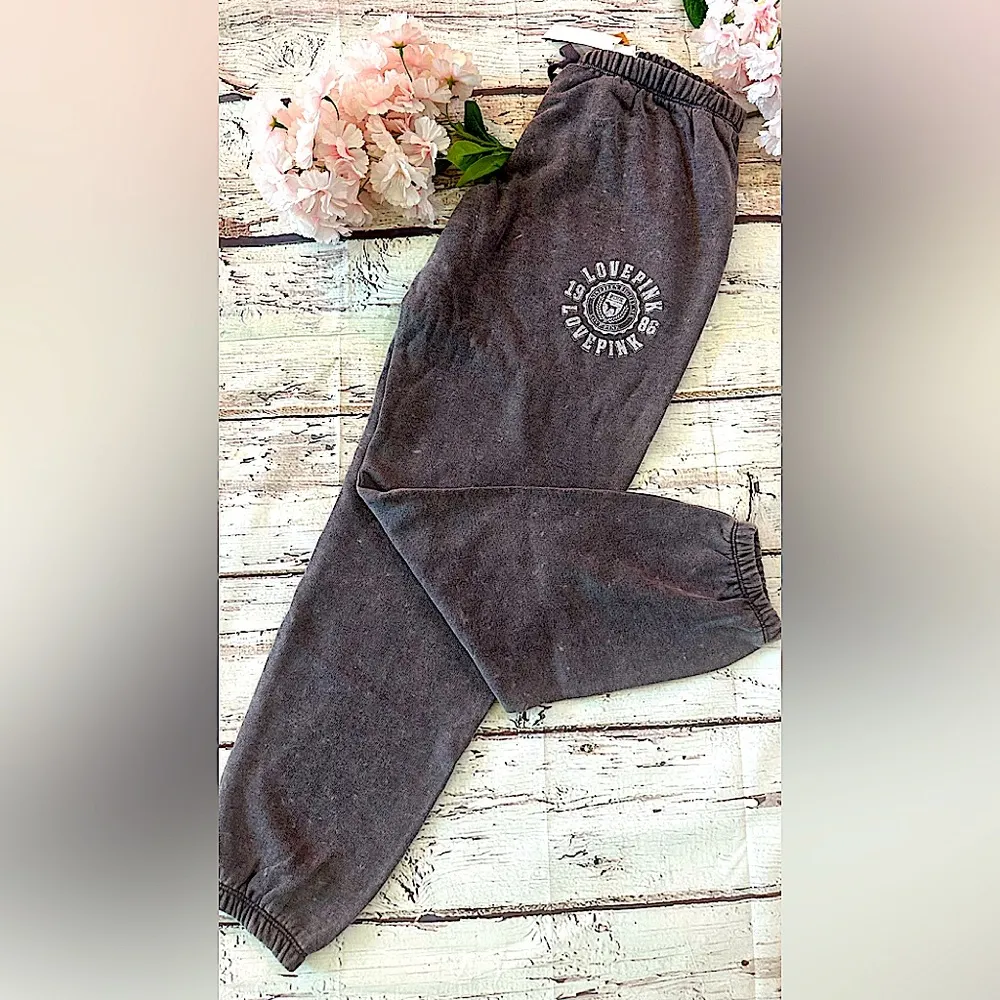 PINK Everyday Lounge Victoria's Secret
Stucco Wash Heritage Logo - Image 3