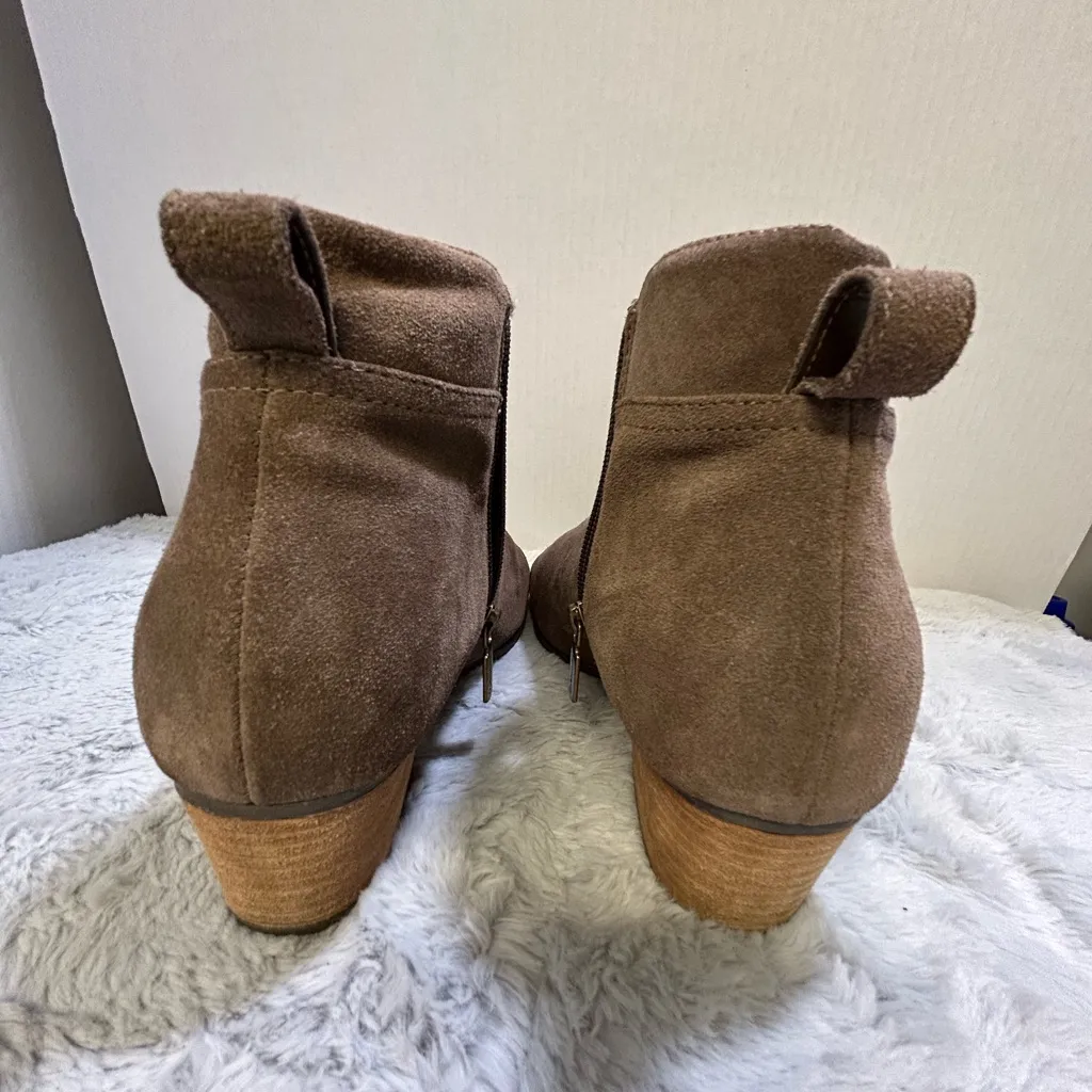 Blondo Tan Suede Chukka Boots - Image 3