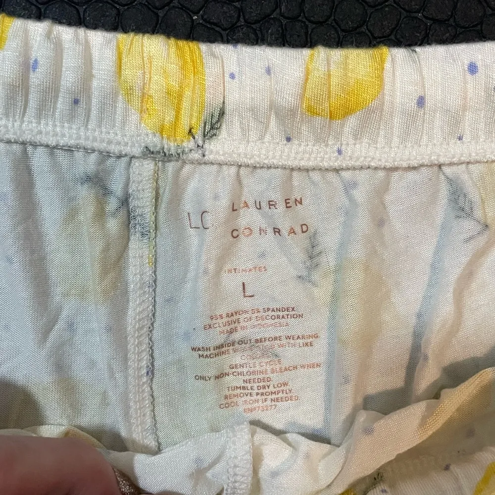 lemon summer pajamas shorts and tank top size large - Image 6
