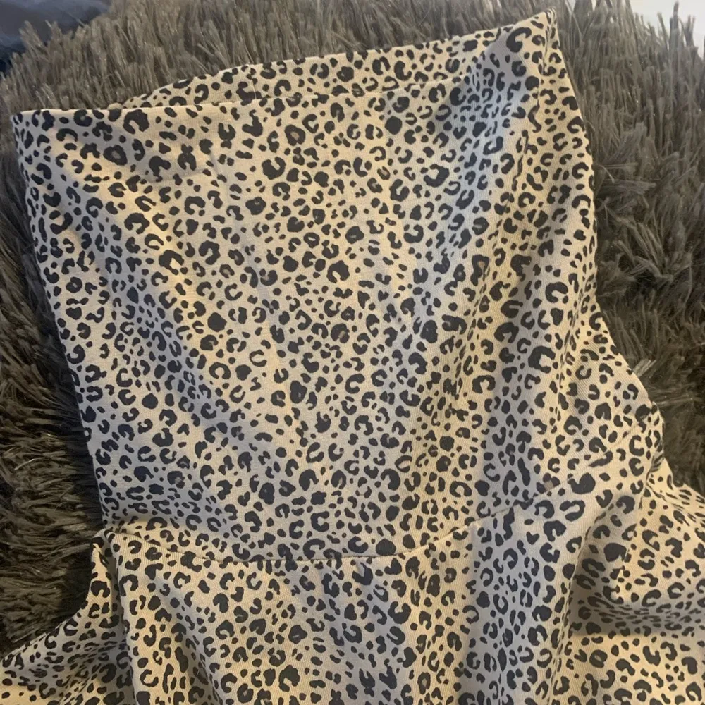 ⭐️Leopard Print Turtleneck Top M NWOT Tan Size M - Image 5