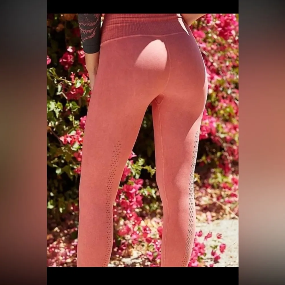 Free people movement good karma leggings never worn - Image 4