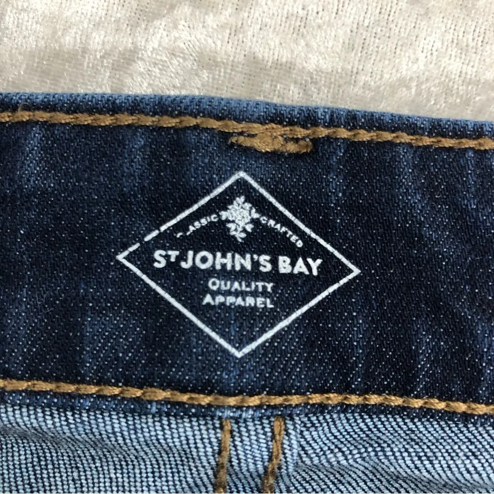 St John’s Bay straight leg women’s denim blue jeans size 8s - Image 3