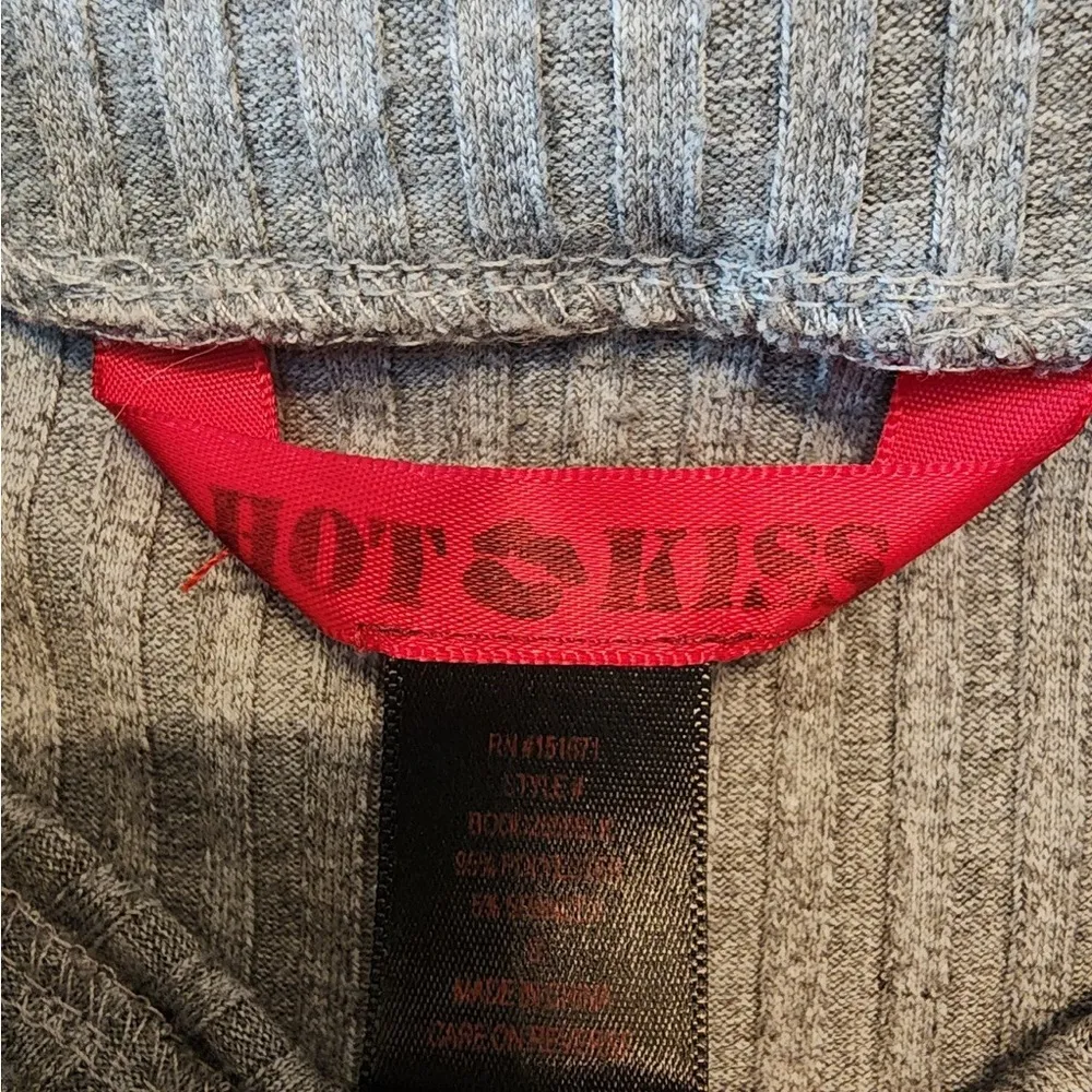 Hot kiss grey dress size juniors small - Image 3