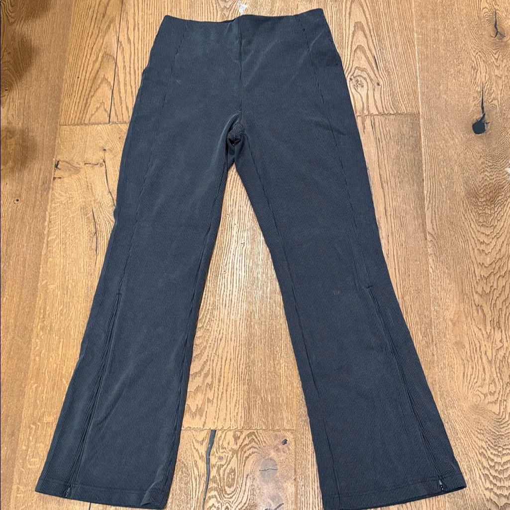 lululemon athletica softstreme flared gray Flared Leggings size 10 - Image 2