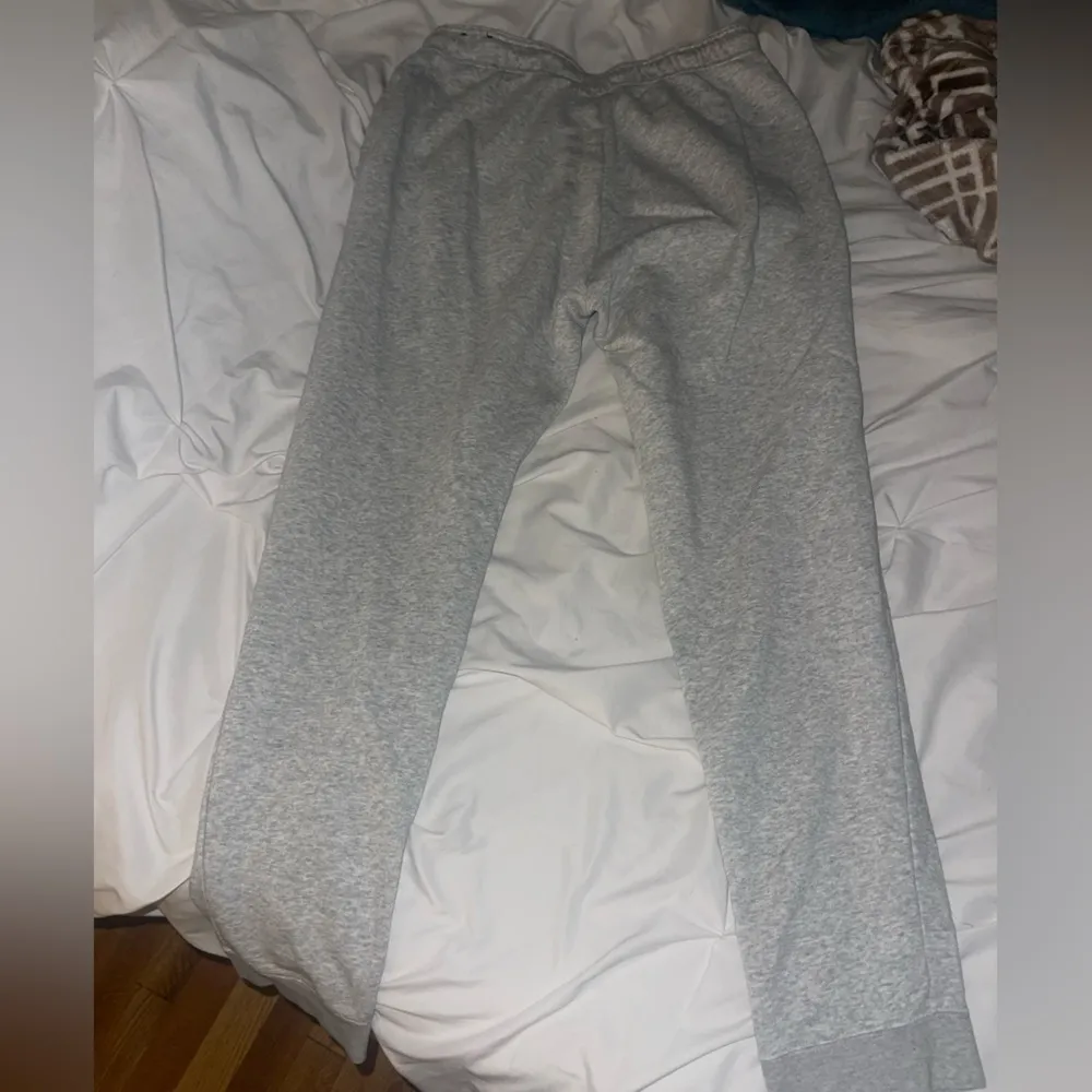 Nike joggers light grey - Image 4