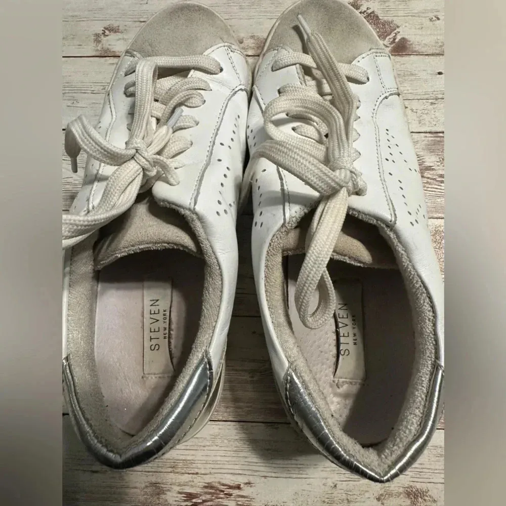 Steve Madden Steven Sneakers Women’s Size 7.5 White Leather Silver - Image 8