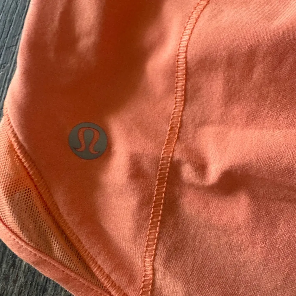 NWT Lululemon Hotty Hot Running Shorts Low Rise 2.5” Lined Coral Kiss Size 12 - Image 8
