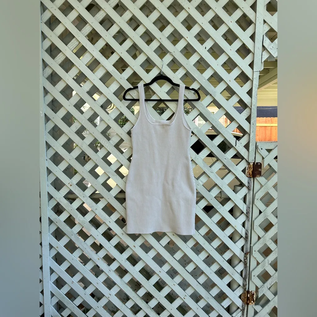 ❤️Aritzia Babaton Sculpt Knit Squareneck Mini Dress - Image 2