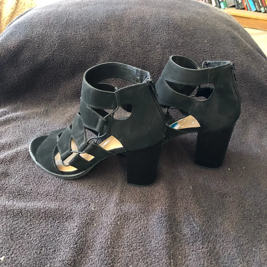Women’s black heeled sandals. Size 10W. - Image 4