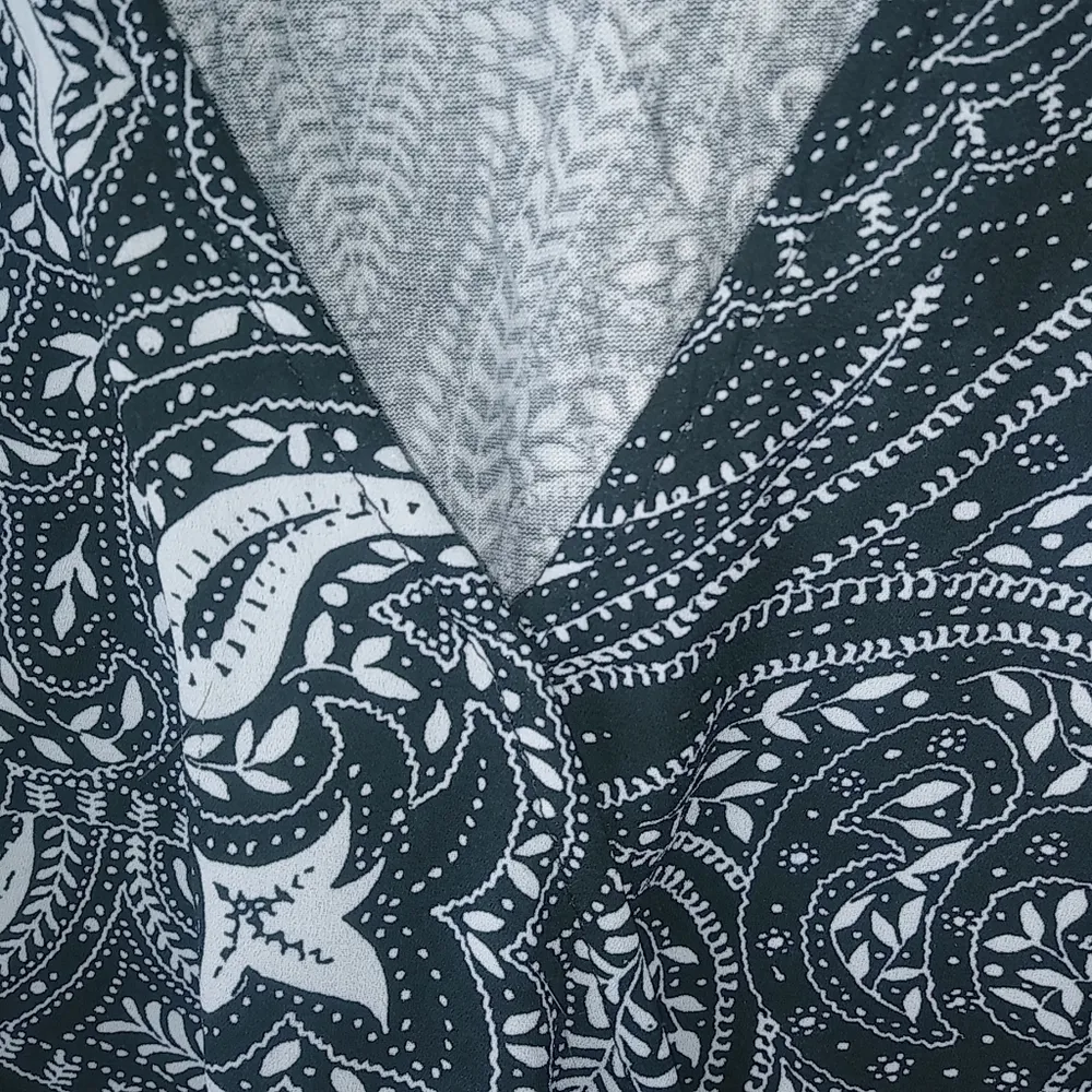 Loft S Paisley Cross Over Front Black White Top - Image 6