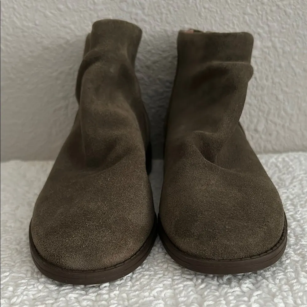 Gentle Souls by Kenneth Cole Women's Size 5.5 Emma Zip Ankle Boot - Image 2