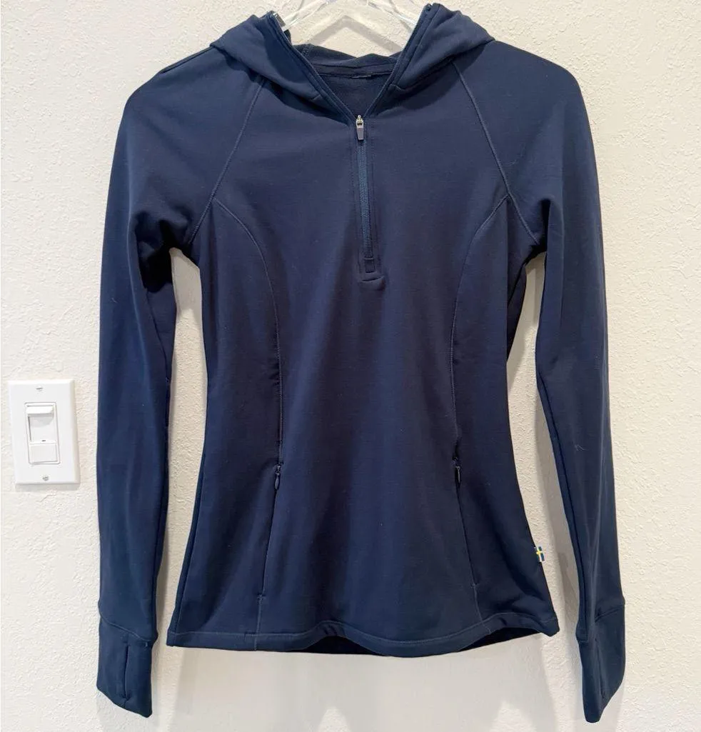 FJALLRAVEN Quarter Zip Hooded Long Sleeve Top in Navy Blue - Image 2