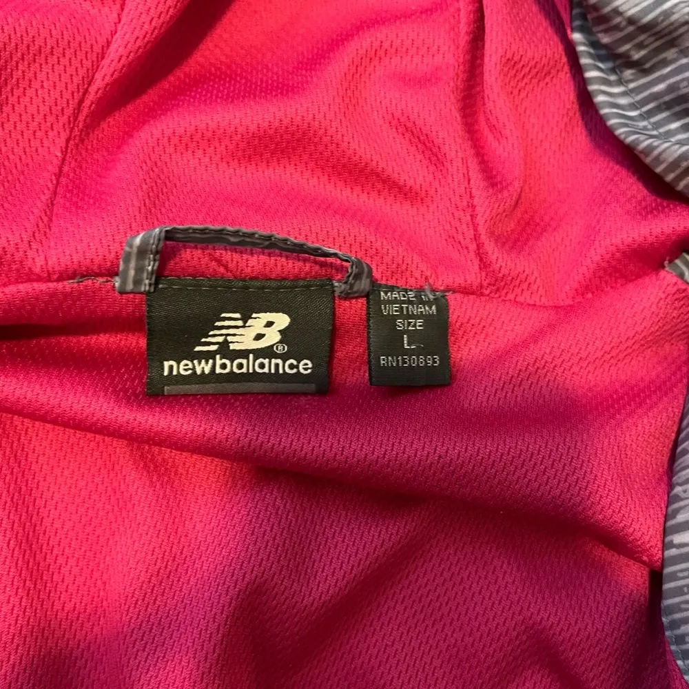 New Balance Lightweight Windbreaker Jacket Women’s Size L Gray Pink Full Zip - Image 6