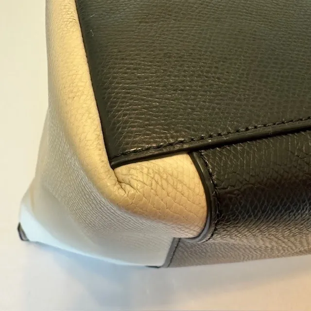 Coach Authentic  Ava Tote Large Black & Cream with Python Embossed‎ Details - Image 16