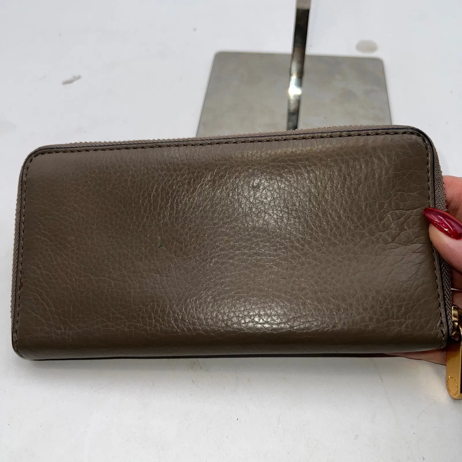 Marc by Marc Jacobs Standard Supply Zip Around Wallet Taupe Leather ID Window - Image 12